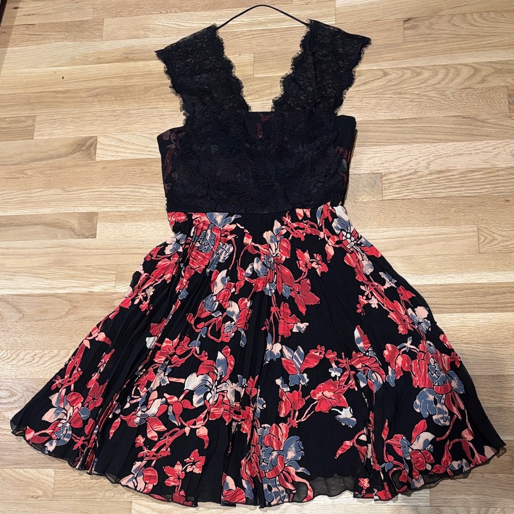 Reiss Cocktail Dress, Excellent Condition! Women’s US Size 6, Lace Style Top